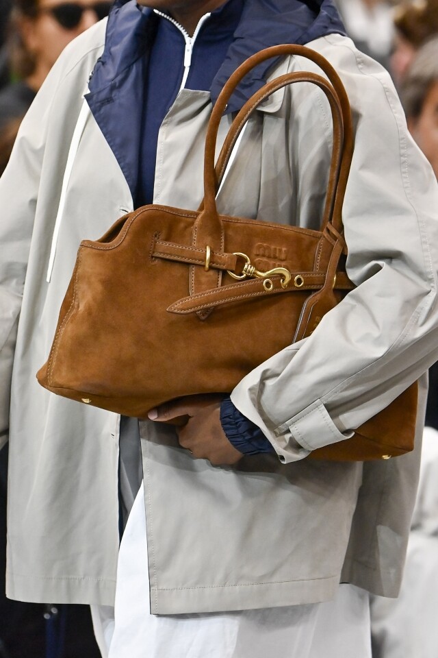 MIU MIU 手袋新款式率先預覽!2025 春夏系列除了有經典的 Wander Bag、Aventure Bag,還有甚麼新款式? MIU MIU 手袋新款式率先預覽!2025 春夏系列除了有經典的 Wander Bag、Aventure Bag,還有甚麼新款式?