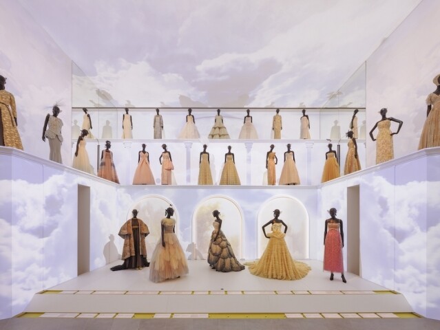 Dior 旗艦店內佔地 2,000 尺的歷史博物館 Dior 旗艦店內佔地 2,000 尺的歷史博物館