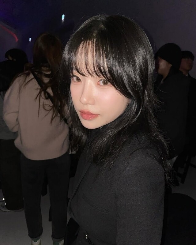 222 號是前女團 IZ*ONE 主唱曹柔理