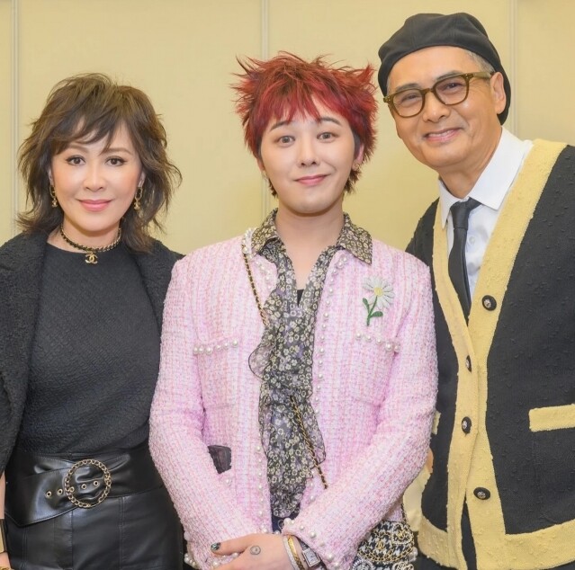Chanel 香港時裝秀嘉賓名單公開!GD 驚喜成為 Chanel Front Row 座上客、周潤發與老婆甜密亮相 Chanel 香港時裝秀嘉賓名單公開!GD 驚喜成為 Chanel Front Row 座上客、周潤發與老婆甜密亮相