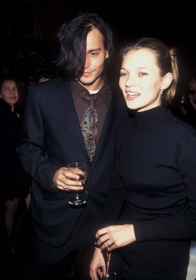 1996 年，Johnny Depp 如常帶著 Kate Moss 出席他主演電影的首映禮
