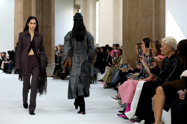 Sportmax 2025 秋冬系列踏上一段過去、現在與未來的探索之旅!重新探索奢華風格,化繁為簡打造實用現代衣櫥 Sportmax 2025 秋冬系列踏上一段過去、現在與未來的探索之旅!重新探索奢華風格,化繁為簡打造實用現代衣櫥
