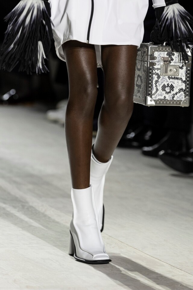 Louis Vuitton 秋冬 2024 時裝騷 10 大看點!Nicolas Ghesquière 以「記憶」中熟悉的元素重新設計手袋及服飾帶來新意 Louis Vuitton 秋冬 2024 時裝騷 10 大看點!Nicolas Ghesquière 以「記憶」中熟悉的元素重新設計手袋及服飾帶來新意