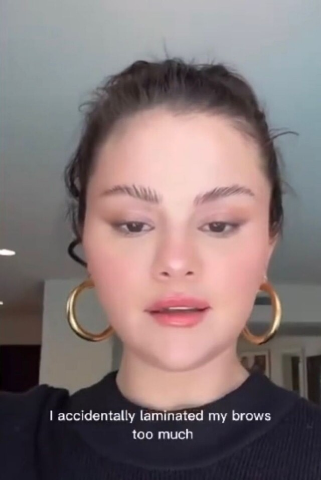 在下一段 Tik Tok 影片中，Selena Gomez 在片中表示自己「意外地」過度塑眉，期間更嘲諷自己的眉毛看起來奇怪，表達出不滿自己現時的眉毛狀況，並與一眾粉絲分享當下的心情。