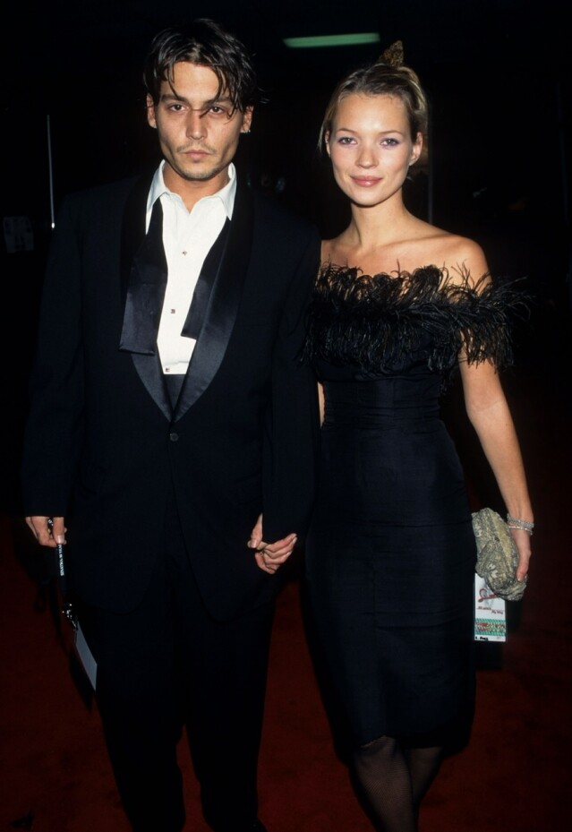 1998 年 5 月，Johnny Depp 與 Kate Moss 手牽手出席法國康城影展