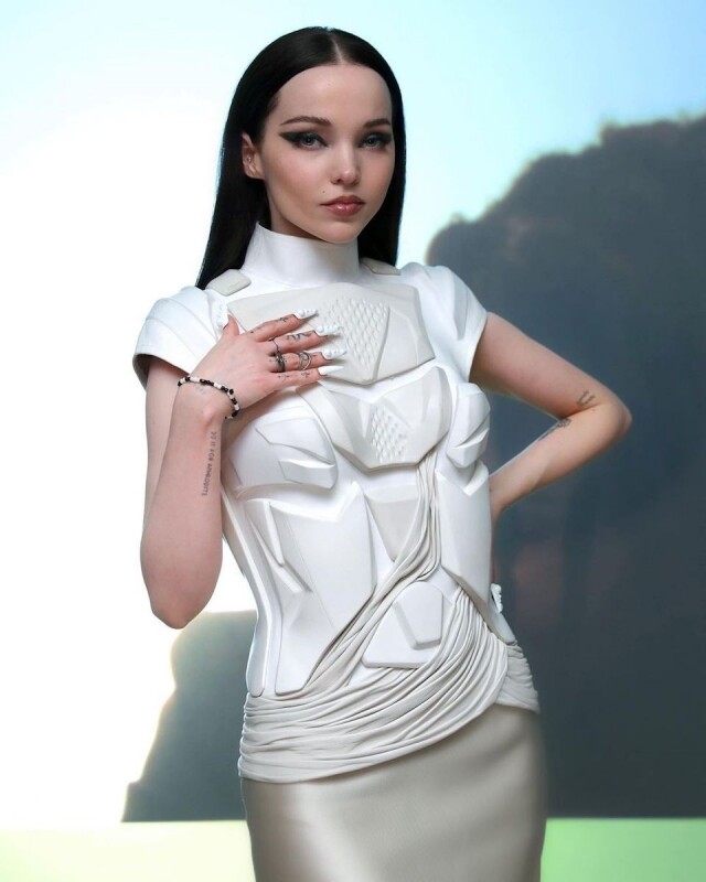 Dove Cameron 也是 Siren Eyes Dove Cameron 也是 Siren Eyes