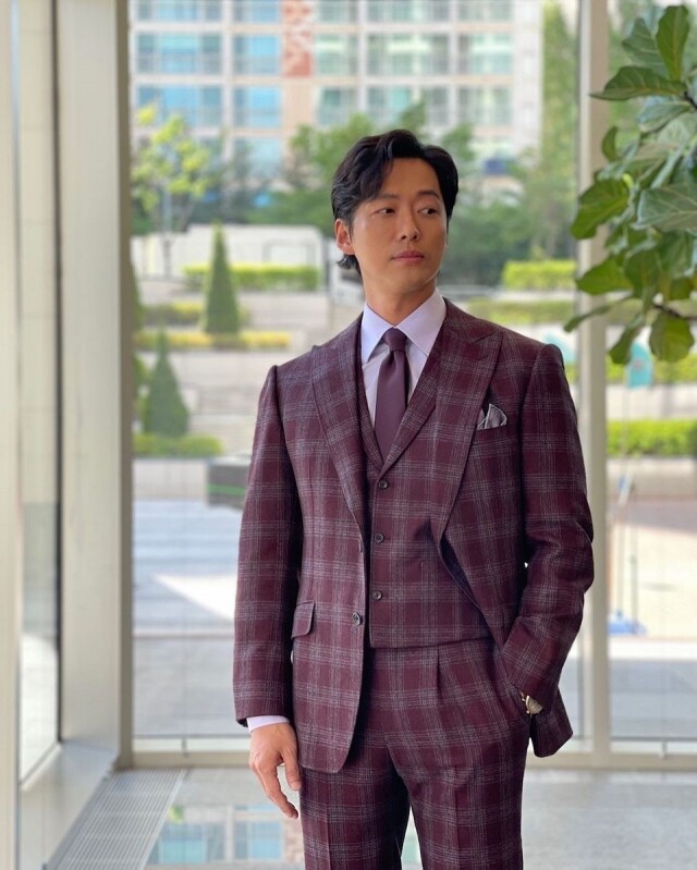 南宮珉在劇中飾演一個無厘頭的正義律師「千智勳」，他永遠都穿著精緻的三件式西裝，散發著正經又搞笑的迷人魅力。