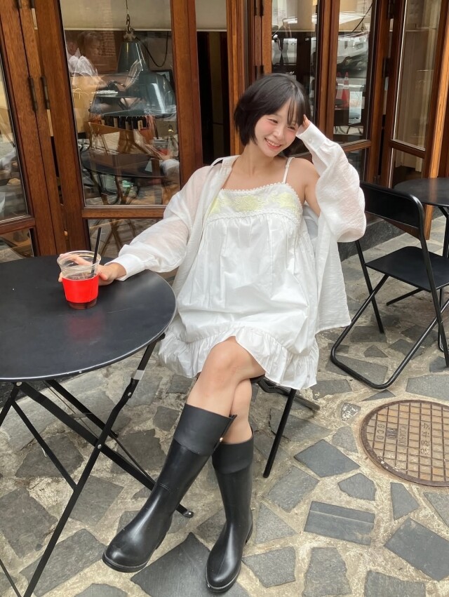 夏天雨季就是需要一對雨靴!雨靴穿搭推介,如何用長靴、短靴搭配出個性造型? 夏天雨季就是需要一對雨靴!雨靴穿搭推介,如何用長靴、短靴搭配出個性造型?