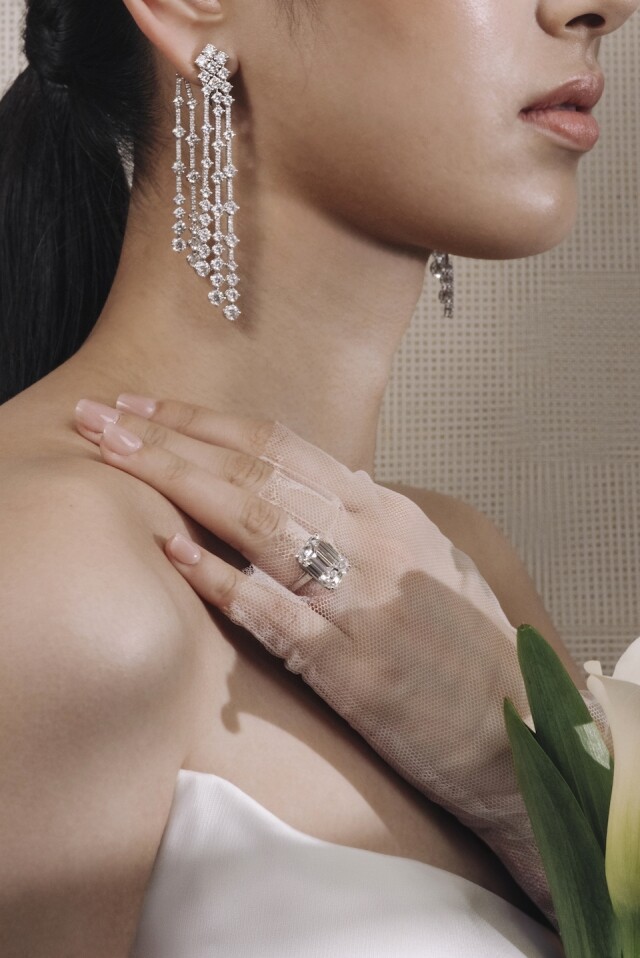 婚戒鑽石切割形狀與新娘個性有關？De Beers Jewellers 訂婚鑽戒及婚嫁珠寶系列，讓新娘隨意襯托出迷人的內在光芒