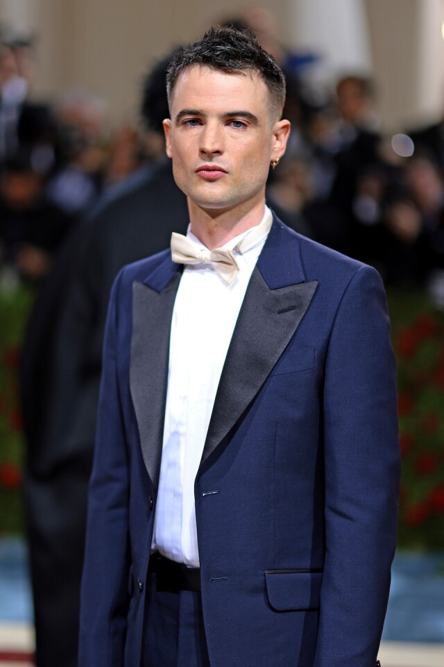 演出經驗豐富的 Tom Sturridge 不但有着深邃五官和湛藍雙眸 演出經驗豐富的 Tom Sturridge 不但有着深邃五官和湛藍雙眸