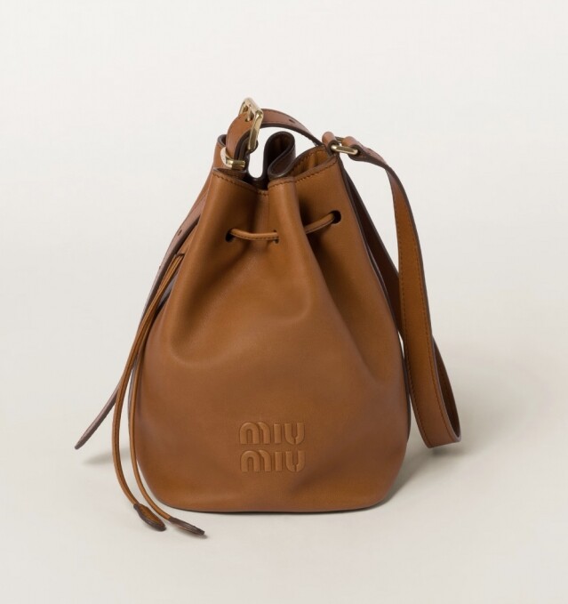 Miu Miu 皮革水桶袋 $20,500