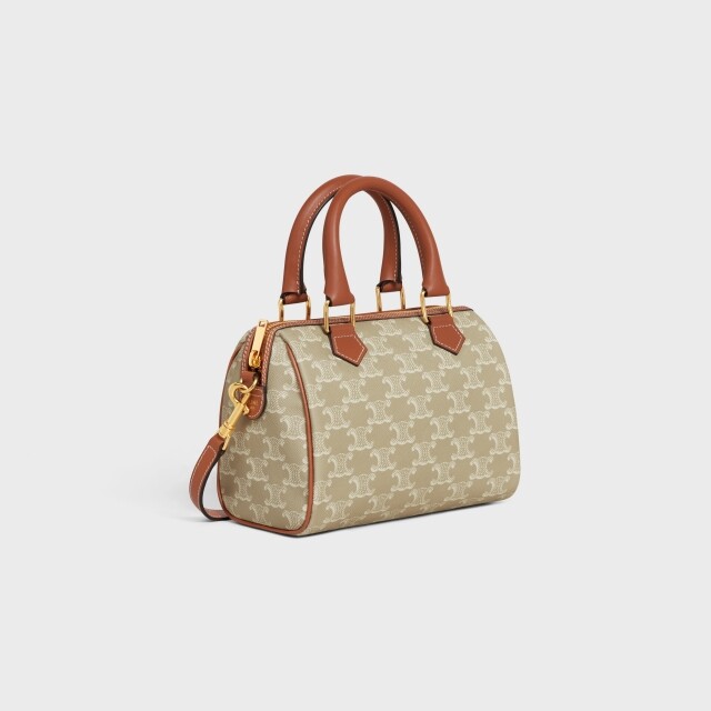 Celine Besace Cuir Triomphe 光滑小牛皮手袋 $18,000 Celine Besace Cuir Triomphe 光滑小牛皮手袋 $18,000