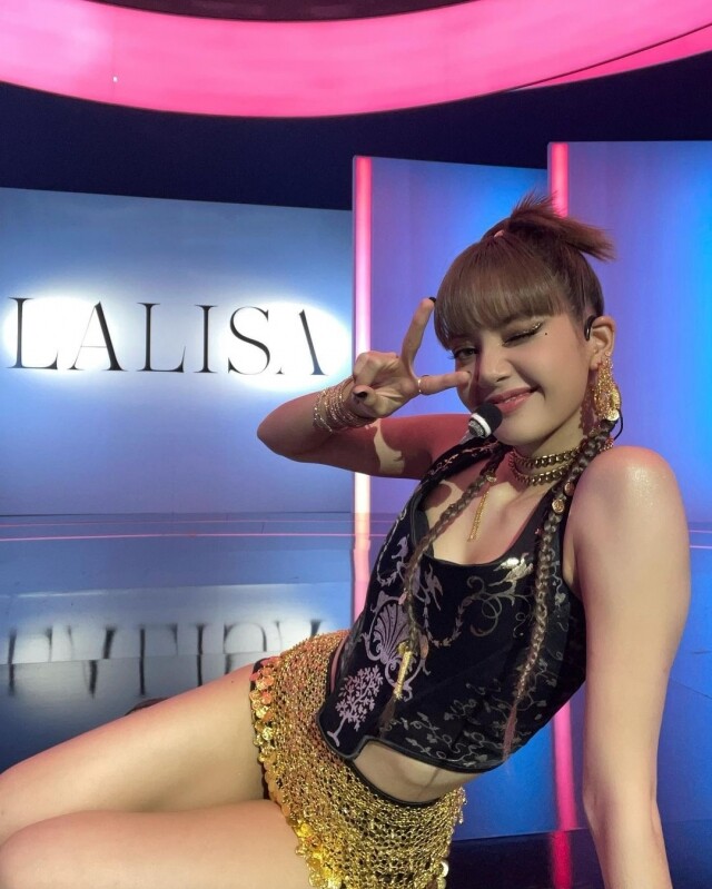 Lisa 專輯主打歌曲《Lalisa》創造了無數個新紀錄