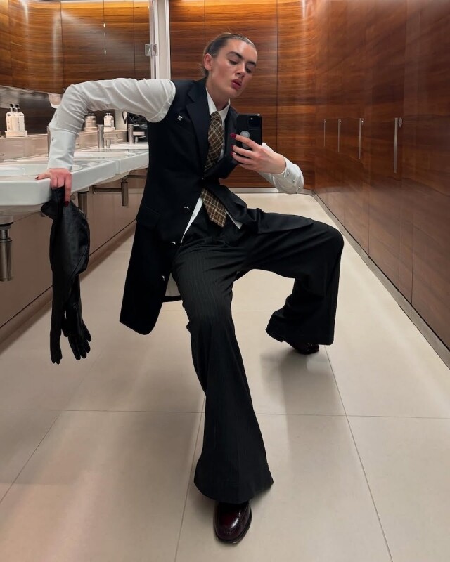 上班也要好好打扮自己！金融界女強人 Kat 的層次感上班穿搭指南，以混搭單品穿出高級感