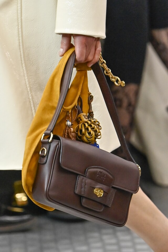 MIU MIU 手袋新款式率先預覽!2025 春夏系列除了有經典的 Wander Bag、Aventure Bag,還有甚麼新款式? MIU MIU 手袋新款式率先預覽!2025 春夏系列除了有經典的 Wander Bag、Aventure Bag,還有甚麼新款式?