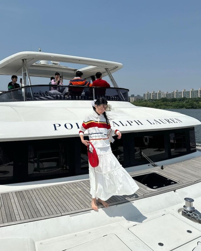 韓系穿搭女生夏天範本｜必入手的白色裙讓你散發清新少女感，推薦 10 個韓國女生時尚穿搭法