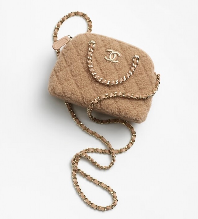 Chanel 2024 秋冬新款「奶茶色」手袋上架！經典 Mini Flap Bag、相機袋、31 手袋令人愛不釋手