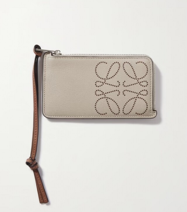 Loewe 皮革卡片套  $3,700