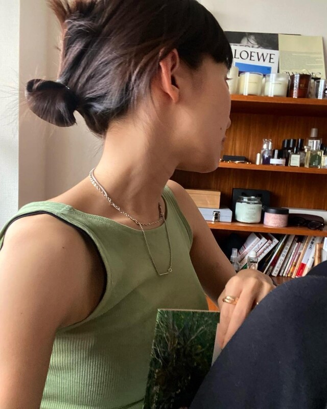 日系髮型女生綁髮技巧：簡約低髮髻