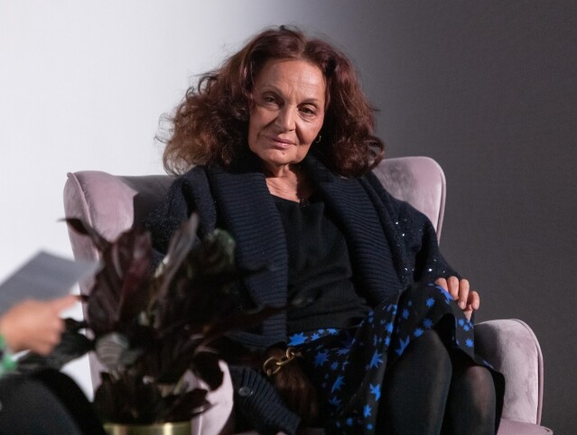 Diane Von Furstenberg 曾嫁德國王子、成就無數的設計師!優雅 Wrap Dress 揚名時裝界、高峰時期大賣數百萬件! Diane Von Furstenberg 曾嫁德國王子、成就無數的設計師!優雅 Wrap Dress 揚名時裝界、高峰時期大賣數百萬件!