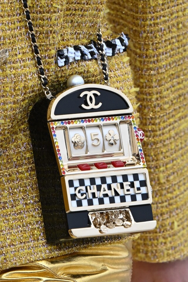 Chanel 手袋推介:別緻可愛的老虎機手袋 Chanel 手袋推介:別緻可愛的老虎機手袋