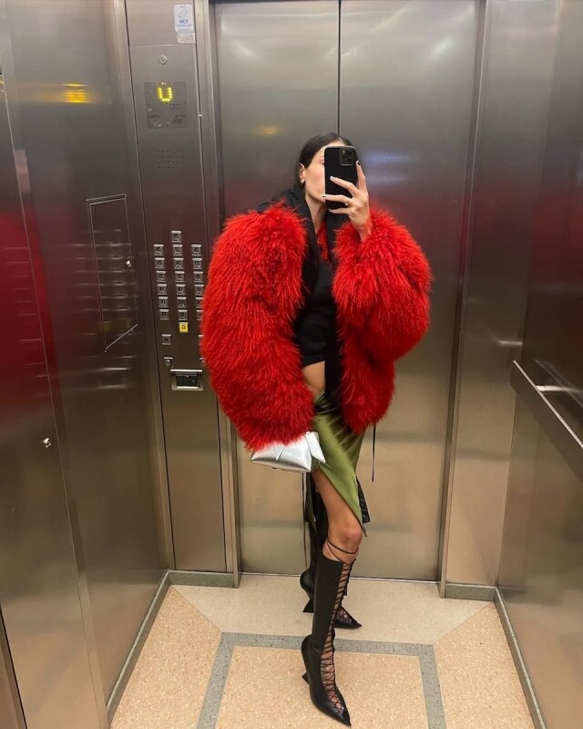 今年「It Bag 黑馬」是 The Attico 這款不規則包！Kylie Jenner 也在用，到底有何魅力？