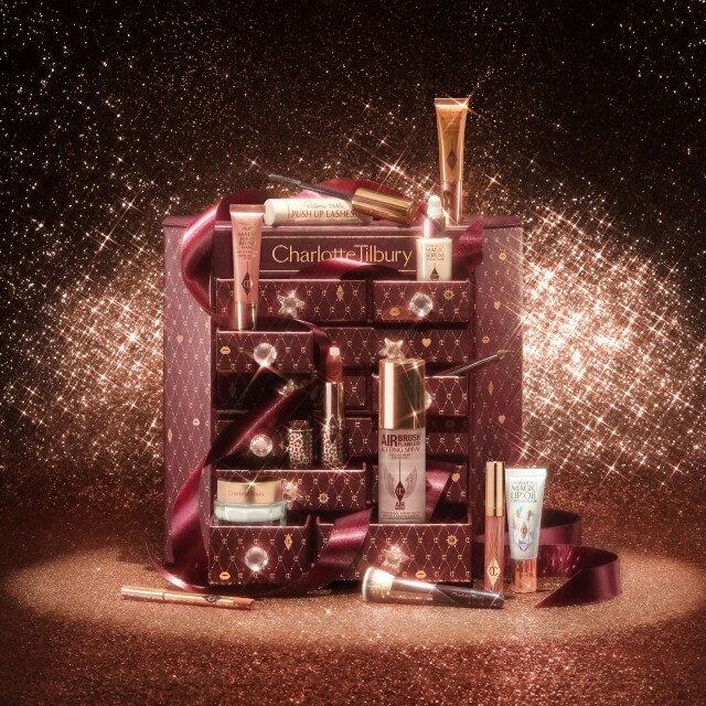 聖誕倒數月曆2023|Charlotte Tilbury 魔法幸運星光寶盒 $1,700 聖誕倒數月曆2023|Charlotte Tilbury 魔法幸運星光寶盒 $1,700