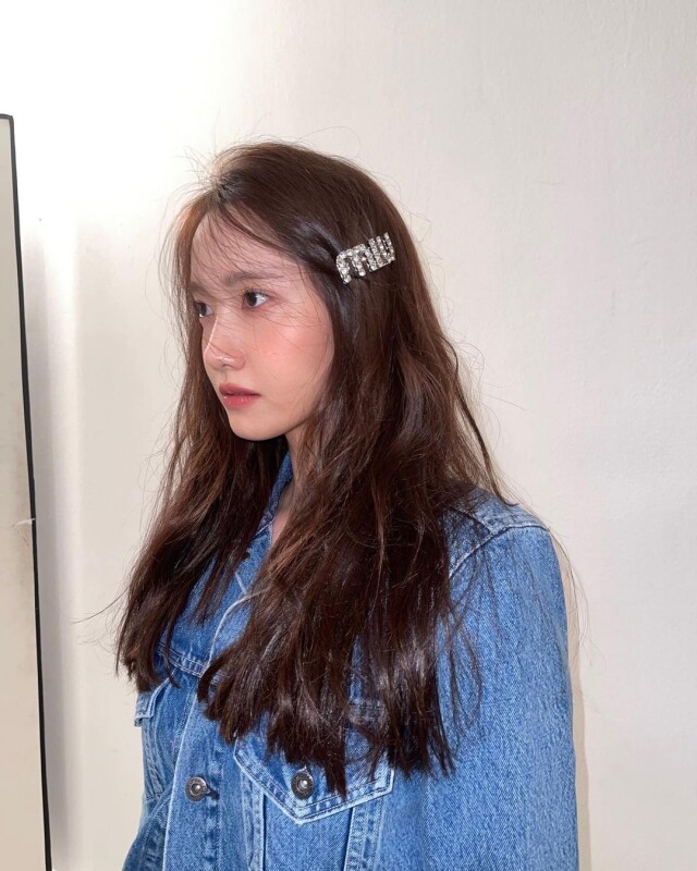 少女時代 Yoona 允兒選擇水晶款髮夾