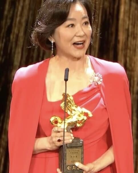 金馬獎 2023 林青霞戴卡地亞高級珠寶奪終身成就獎!永遠的女神林青霞清純玉女到帥氣男神角色都難不到她 金馬獎 2023 林青霞戴卡地亞高級珠寶奪終身成就獎!永遠的女神林青霞清純玉女到帥氣男神角色都難不到她