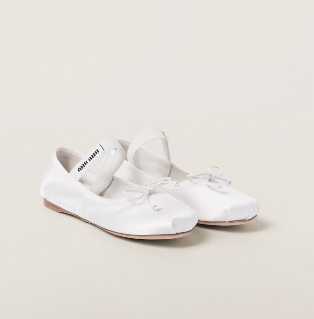 Miu Miu 白色綢緞芭蕾舞鞋 $8,450