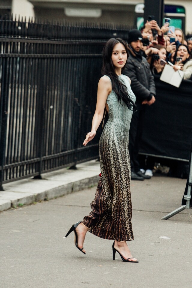 獨家街拍美照釋出！宋慧喬、 Twice 成員 Mina 和 Zendaya 以盛世美顏成為 Fendi 秀場外的時尚美景