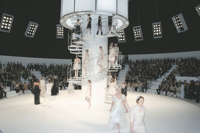 【CHANEL 香港時裝秀 2024】11 月 5 日於香港舉行 2025 早春復刻大秀！官方已確認舉辦地點、NewJeans、Jennie、G-Dragon 會出現嗎？