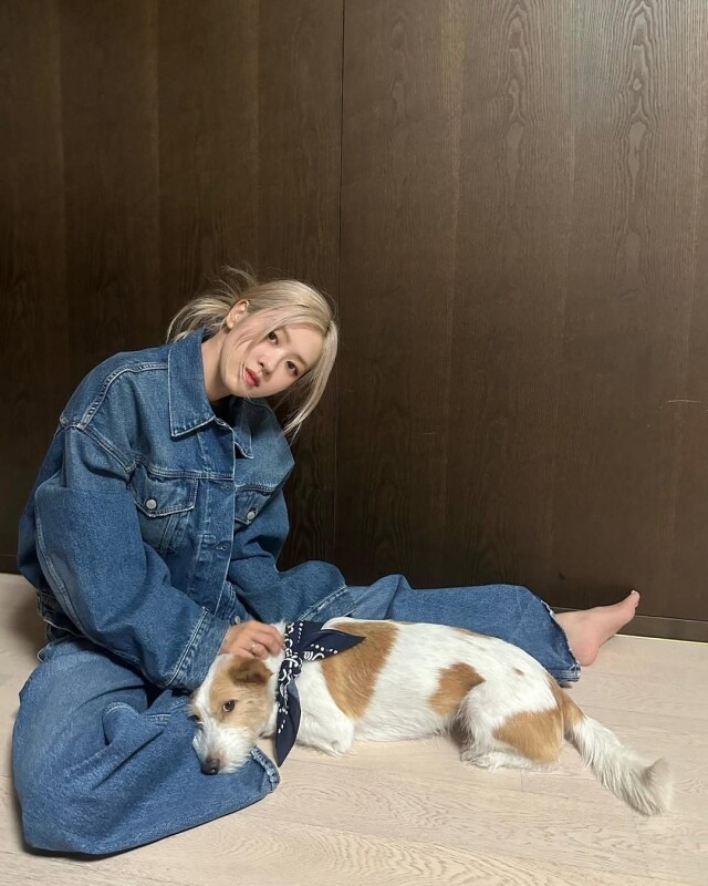 「闊腳牛仔褲」8 個穿搭靈感！衣櫃不能沒有寬鬆牛仔褲，遮肉、顯瘦是女生日常穿搭的好幫手