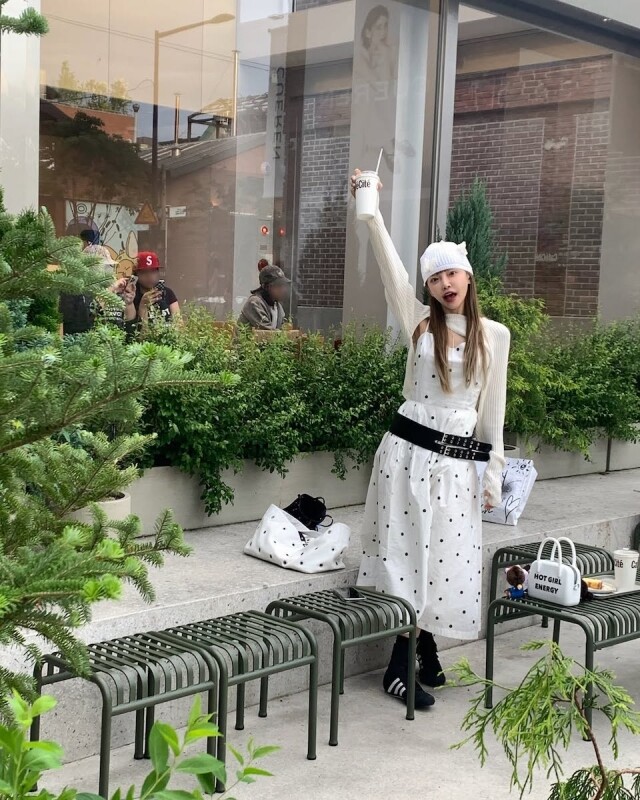 「粗皮帶」成為夏日穿搭的關鍵!跟日韓時尚女生偷師,如何用搶眼的 Statement Belt 打造精緻造型 「粗皮帶」成為夏日穿搭的關鍵!跟日韓時尚女生偷師,如何用搶眼的 Statement Belt 打造精緻造型