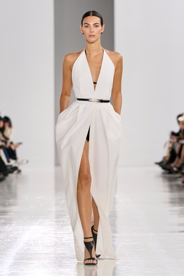 Max Mara 2025 春夏系列上演數學與時尚的巧妙結合！新季系列致敬數學家，延續極簡調性、注入幾何美學打造優雅的春夏衣櫥！