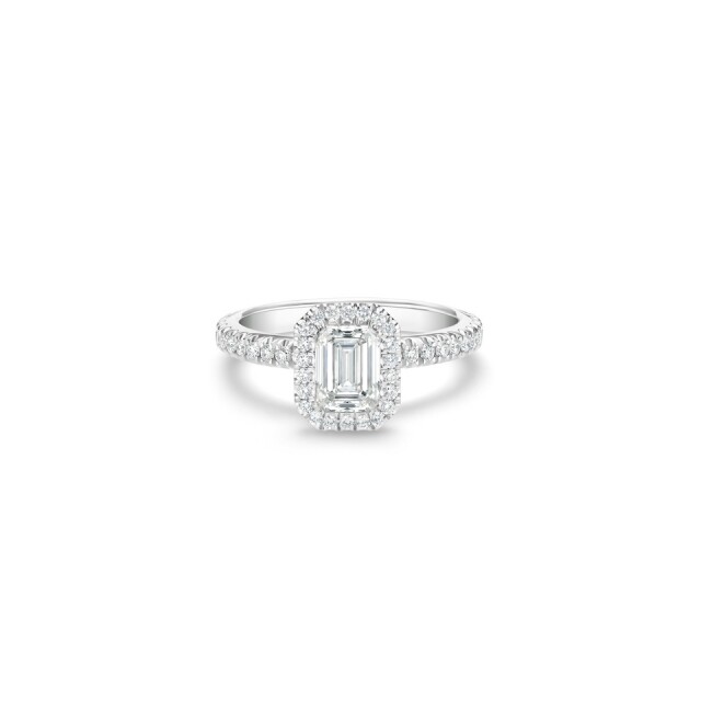 婚戒鑽石切割形狀與新娘個性有關？De Beers Jewellers 訂婚鑽戒及婚嫁珠寶系列，讓新娘隨意襯托出迷人的內在光芒