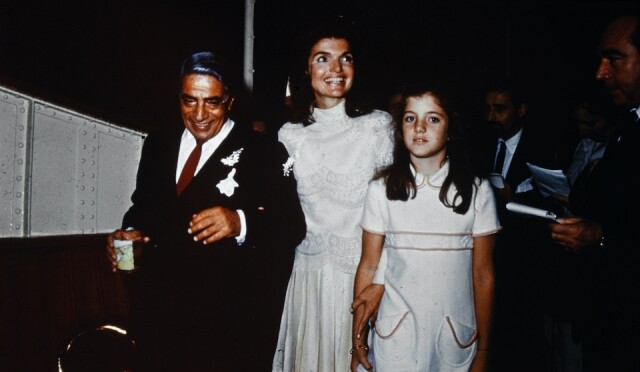Jacqueline Kennedy Onassis 婚紗出自 Valentino