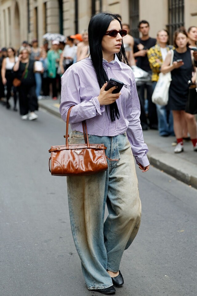 Prada Bonnie 系列成大熱「黑馬手袋」│ 復古中散發隨性感,上班或休閒穿搭都適合 Prada Bonnie 系列成大熱「黑馬手袋」│ 復古中散發隨性感,上班或休閒穿搭都適合