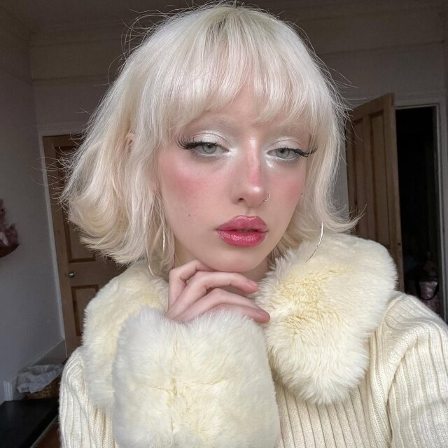 冬日大熱的「Cold Girl Makeup」!以胭脂打造臉頰泛紅感 盡現可愛好氣色 冬日大熱的「Cold Girl Makeup」!以胭脂打造臉頰泛紅感 盡現可愛好氣色