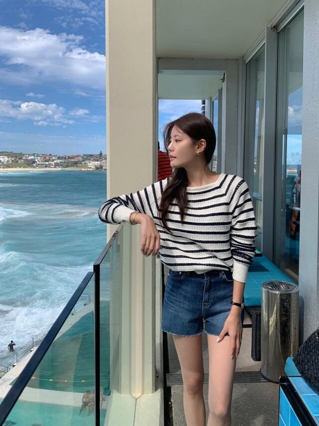 每年夏季都流行的橫間條子衫,除了經典的海軍風穿搭,還可以打造出甚麼清新的風格? 每年夏季都流行的橫間條子衫,除了經典的海軍風穿搭,還可以打造出甚麼清新的風格?