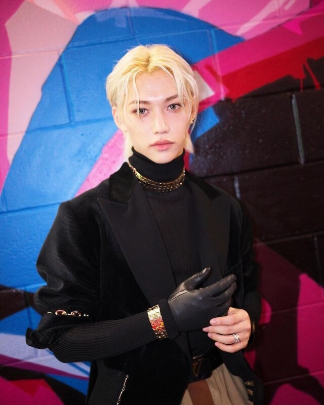 Stray Kids 成員Felix 獲 Louis Vuitton 青睞成最新品牌大使！Felix 髮色搶眼、風格百變，以中性氣質演繹時尚造型！