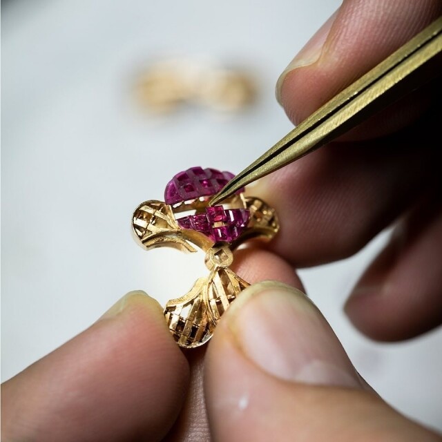 Van Cleef & Arpels 如何打造百年傳奇?幸運四葉草珠寶紅足半世紀、因愛而生的高級珠寶品牌 Van Cleef & Arpels 如何打造百年傳奇?幸運四葉草珠寶紅足半世紀、因愛而生的高級珠寶品牌