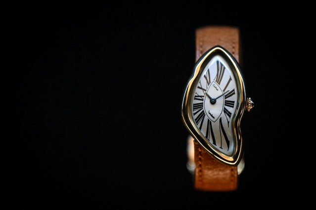 甚麼 Cartier 手錶讓 BTS V 愛不釋手?Crash 腕錶炒價超高,拍賣價高達 200 萬! 甚麼 Cartier 手錶讓 BTS V 愛不釋手?Crash 腕錶炒價超高,拍賣價高達 200 萬!