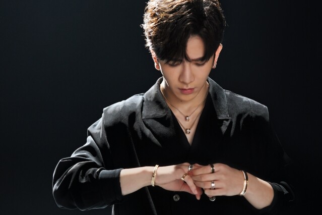 Anson Lo 新廣告中繼續演繹 Bvlgari B.Zero 1 系列珠寶。 Anson Lo 新廣告中繼續演繹 Bvlgari B.Zero 1 系列珠寶。