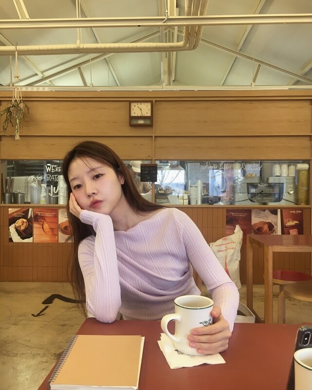 「淺紫色」可能比黑色更百搭！韓國女生都偷偷學的 5 個心機穿搭，回頭率增加 100%