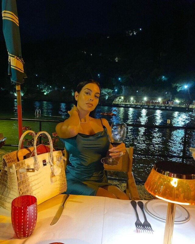 Georgina 的 Hermes 手袋總價值超過 500 萬 Georgina 的 Hermes 手袋總價值超過 500 萬