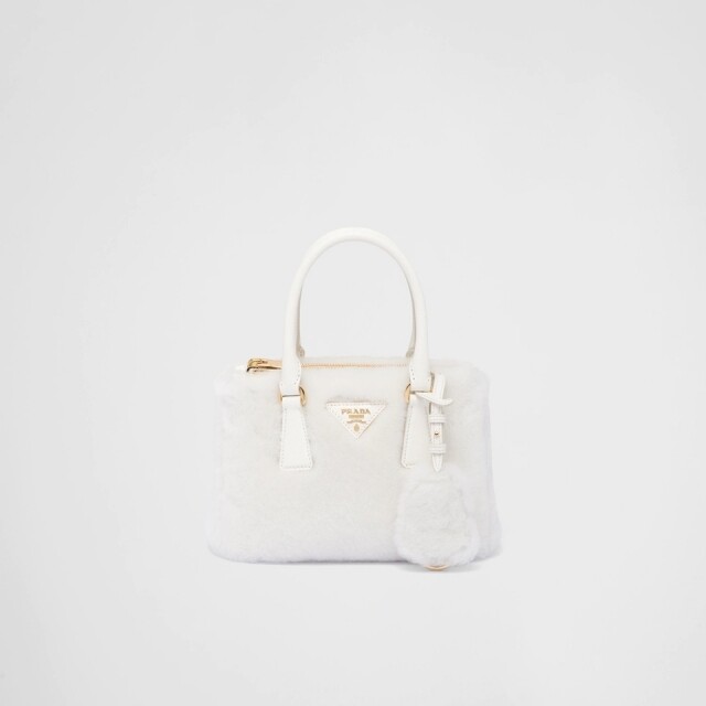 毛毛手袋推介款式：Prada Galleria shearling mini-bag HK29,400