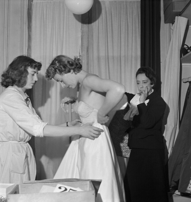 Elsa Schiaparelli 設計都大膽精彩 Elsa Schiaparelli 設計都大膽精彩