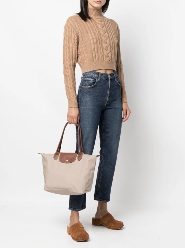 10 大最受歡迎時尚單品出爐!Loewe、Versace 通通上榜,最意想不到的第 9 位熱賣單品竟是它? 10 大最受歡迎時尚單品出爐!Loewe、Versace 通通上榜,最意想不到的第 9 位熱賣單品竟是它?