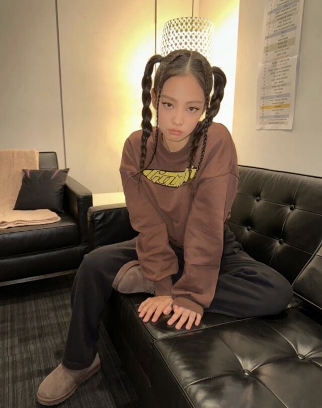 UGG 雪靴的季節終於來了！這款厚底雪靴保暖、顯高顯瘦兼備，連 Jennie 、Lisa 私下也愛穿